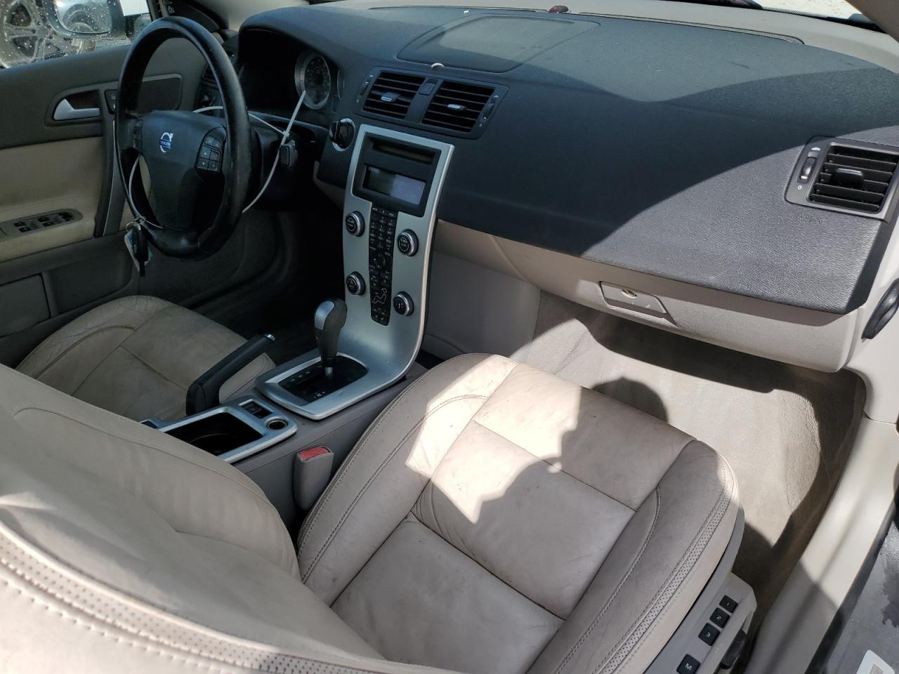 2011 Volvo C70 VIN YV1672MCXBJ117422 Copart auction photo, front end / minor dent/scratches damage thumbnail 8