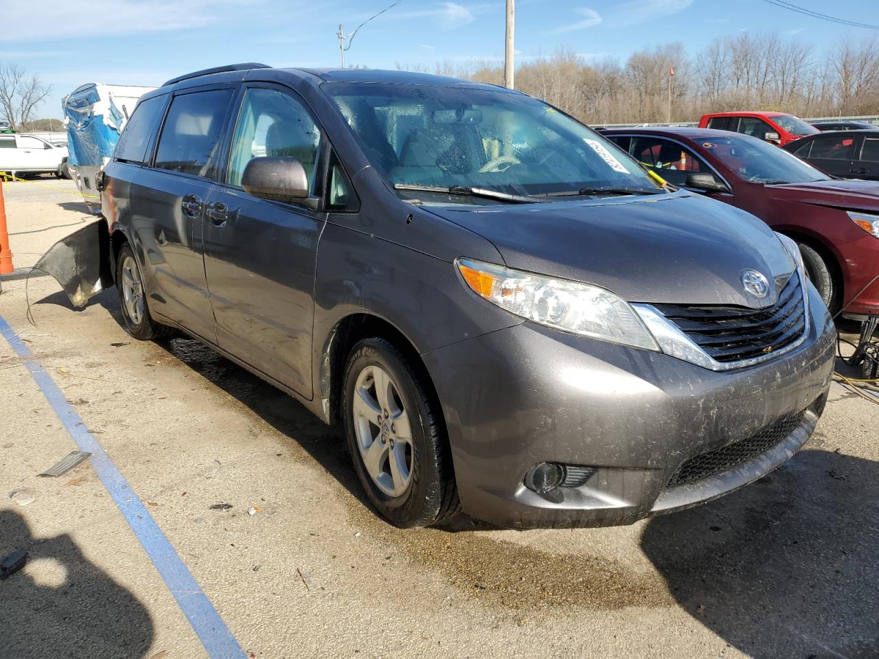 2013 Toyota Sienna VIN 5TDKK3DC4DS348444 Copart auction photo, rear end / minor dent/scratches damage thumbnail 4