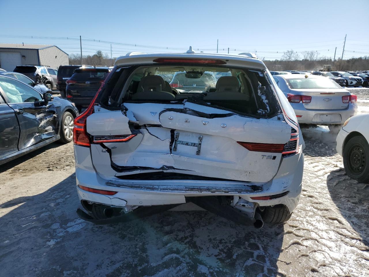 2018 Volvo XC60 VIN LYV102RK8JB069673 Copart auction photo, rear end damage thumbnail 6