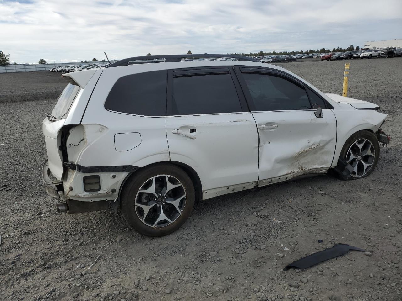 2014 Subaru Forester VIN JF2SJGDC5EH435318 Copart auction photo, front end / side damage thumbnail 3