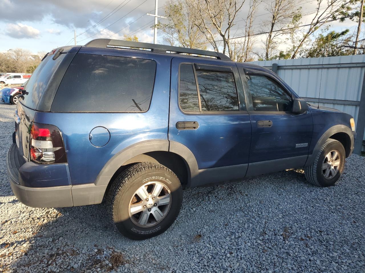 2006 Ford Explorer VIN 1FMEU63E16UA98036 Copart auction photo, front end damage thumbnail 3