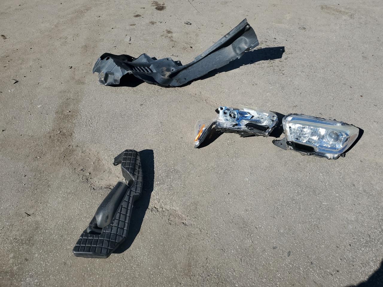 2018 Toyota Tacoma VIN 5TFAX5GN4JX112940 Copart auction photo, front end damage thumbnail 12