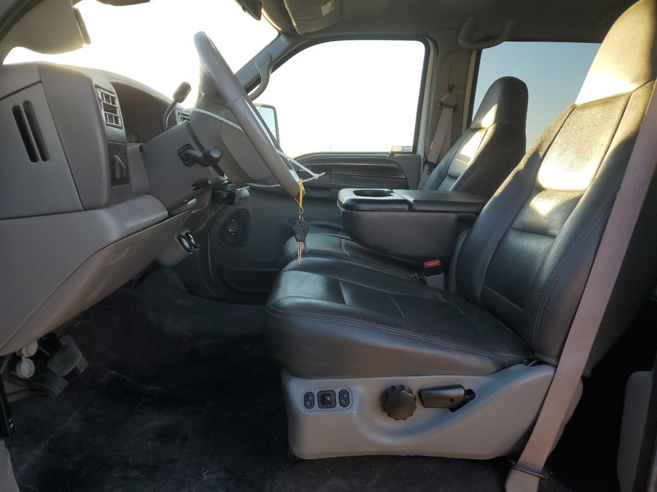2001 Ford F250 VIN 1FTNW21F11ED88699 Copart auction photo, vandalism damage thumbnail 7