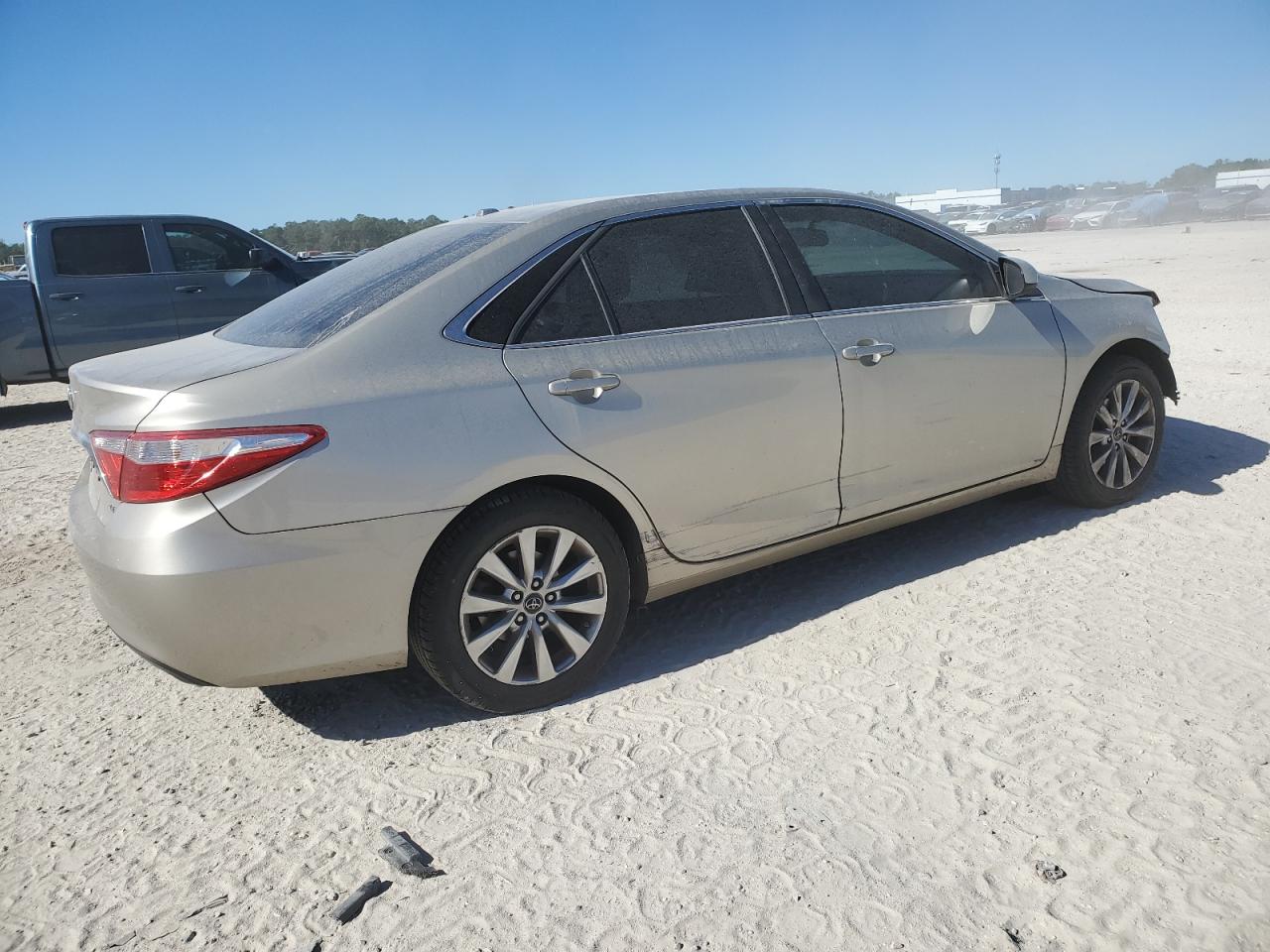 2017 Toyota Camry VIN 4T1BF1FK8HU728252 Copart auction photo, front end / minor dent/scratches damage thumbnail 3