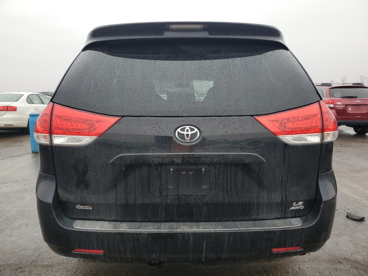 2011 Toyota Sienna VIN 5TDJK3DC5BS018496 Copart auction photo, front end / side damage thumbnail 6