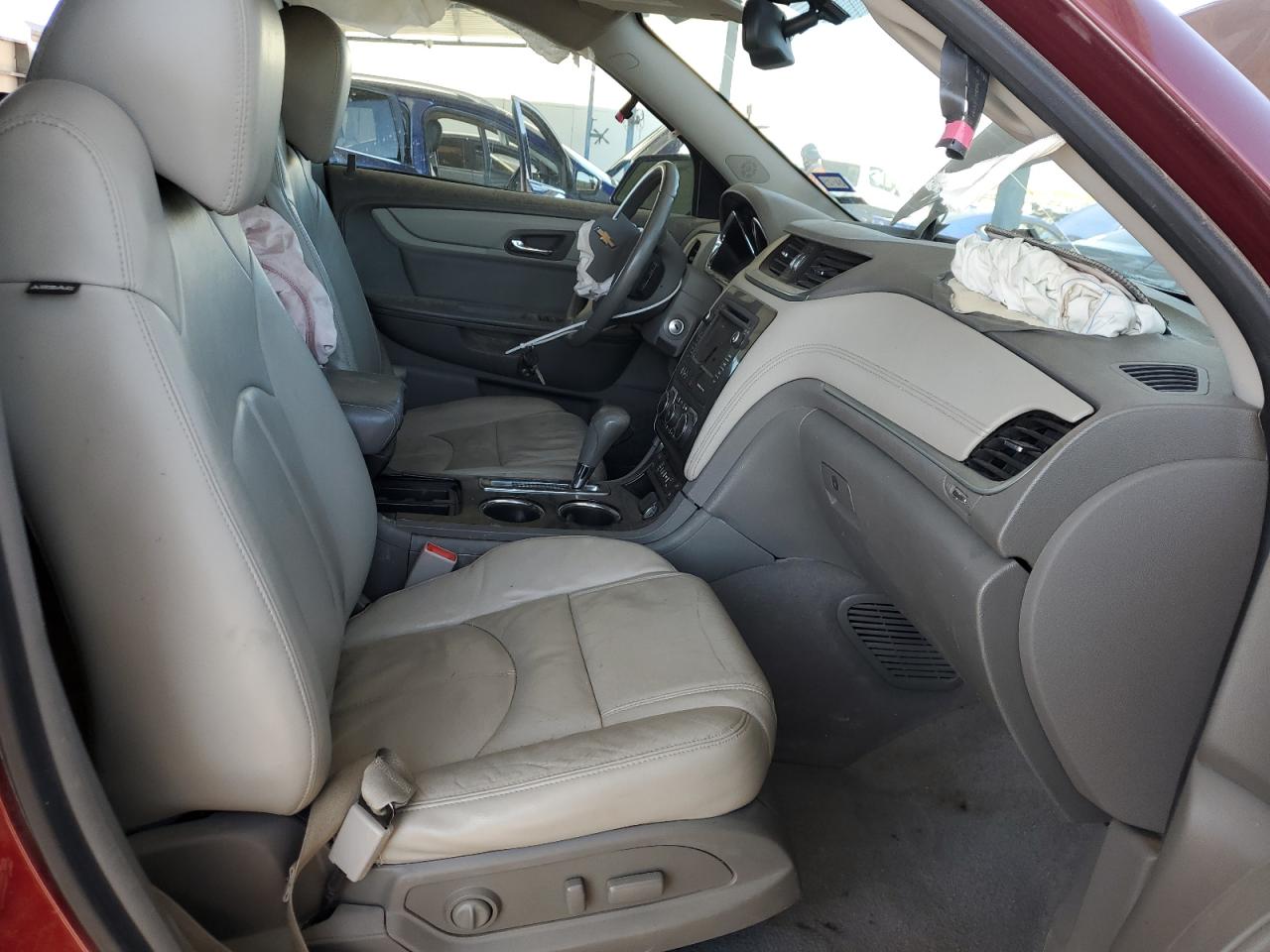 2016 Chevrolet Traverse VIN 1GNKRHKDXGJ171850 Copart auction photo, front end / side damage thumbnail 7