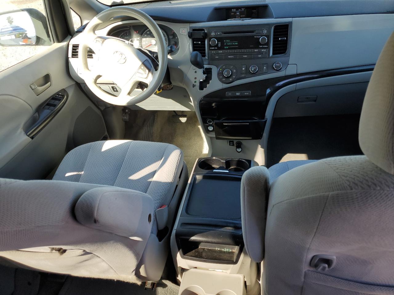 2011 Toyota Sienna VIN 5TDKK3DC5BS023685 Copart auction photo, front end / minor dent/scratches damage thumbnail 8
