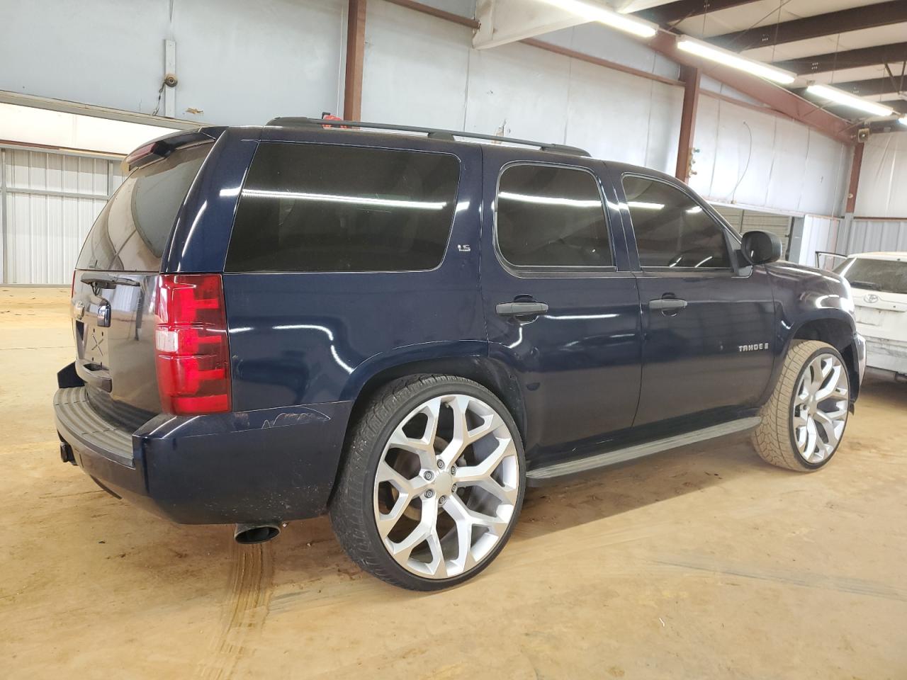 2007 Chevrolet Tahoe VIN 1GNEC13027J128766 Copart auction photo, side / undercarriage damage thumbnail 3