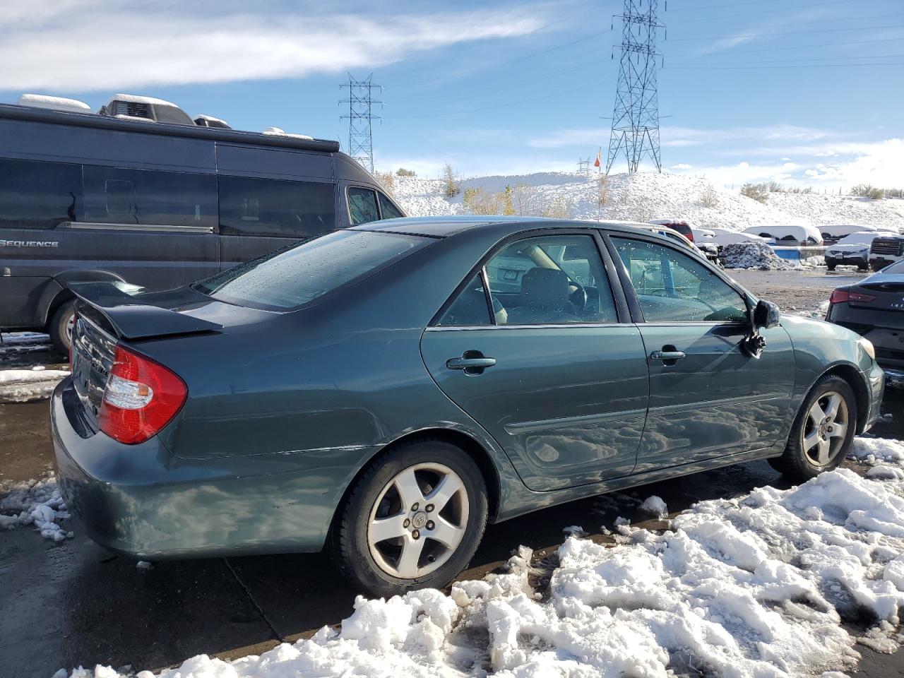 2002 Toyota Camry VIN 4T1BF30K22U500582 Copart auction photo, front end damage thumbnail 3