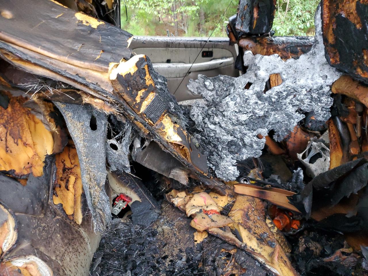 2002 GMC Yukon VIN 1GKEC16Z72J191913 Copart auction photo, burn damage thumbnail 11