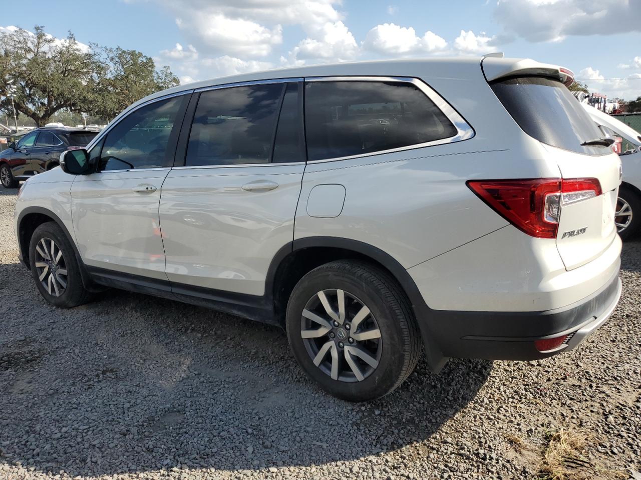 2019 Honda Pilot VIN 5FNYF6H52KB055333 Copart auction photo, water/flood / minor dent/scratches damage thumbnail 2