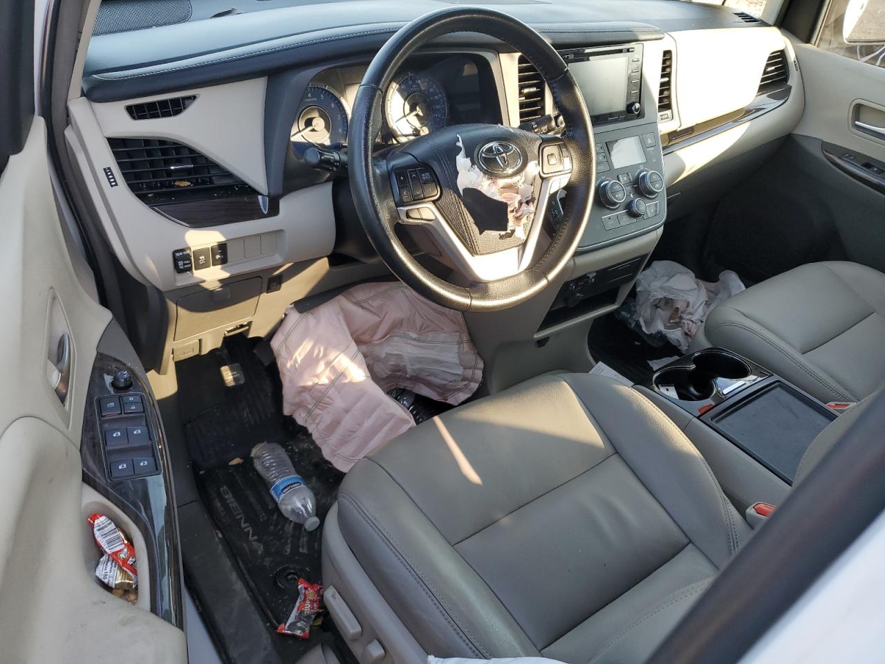2019 Toyota Sienna VIN 5TDDZ3DC6KS221292 Copart auction photo, front end damage thumbnail 8
