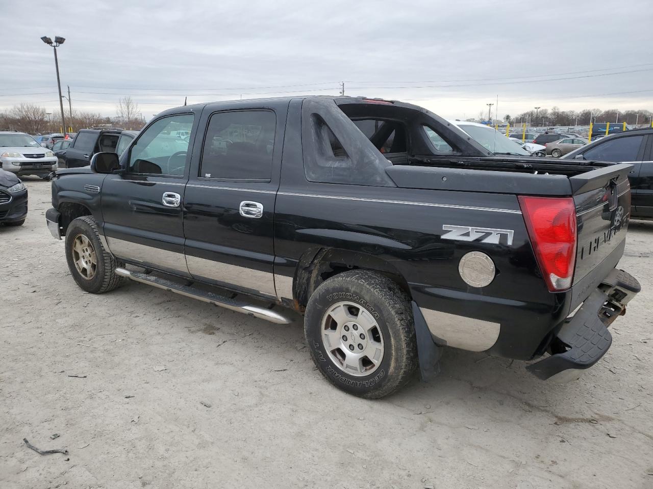 2004 Chevrolet Avalanche VIN 3GNEK12T94G200008 Copart auction photo, rear end / side damage thumbnail 2