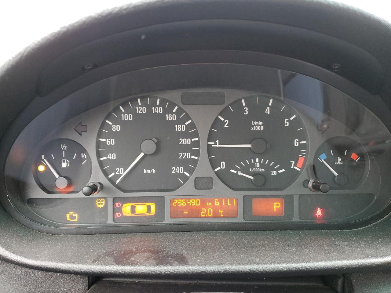 2004 BMW 3er VIN WBAEV33434KR35625 Copart auction photo, front end / undercarriage damage thumbnail 9