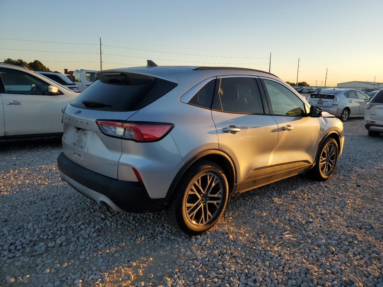 2020 Ford Escape VIN 1FMCU0H69LUA54481 Copart auction photo, front end damage thumbnail 3