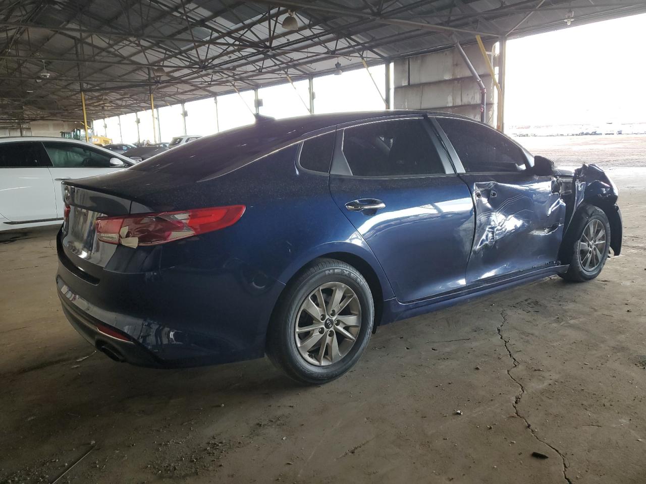 2018 KIA Optima VIN 5XXGT4L38JG192142 Copart auction photo, side / front end damage thumbnail 3