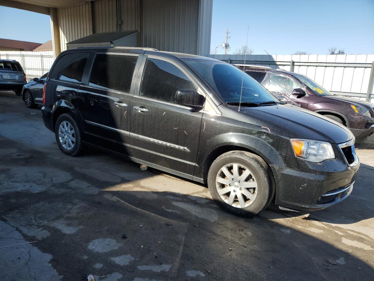 2015 Chrysler Town & Country VIN 2C4RC1BG3FR740719 Copart auction photo, front end / side damage thumbnail 4
