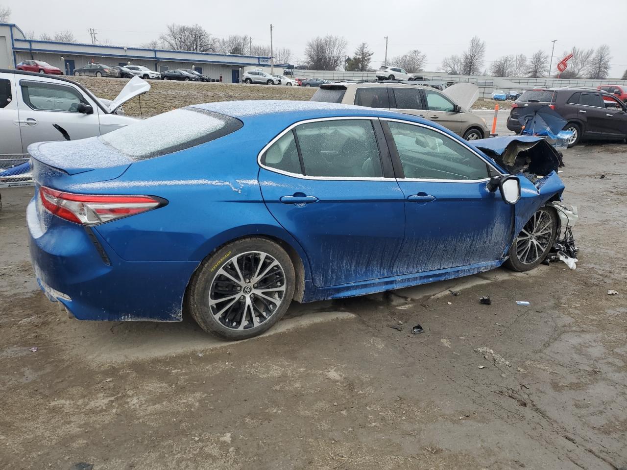 2018 Toyota Camry VIN 4T1B11HKXJU009523 Copart auction photo, front end damage thumbnail 3
