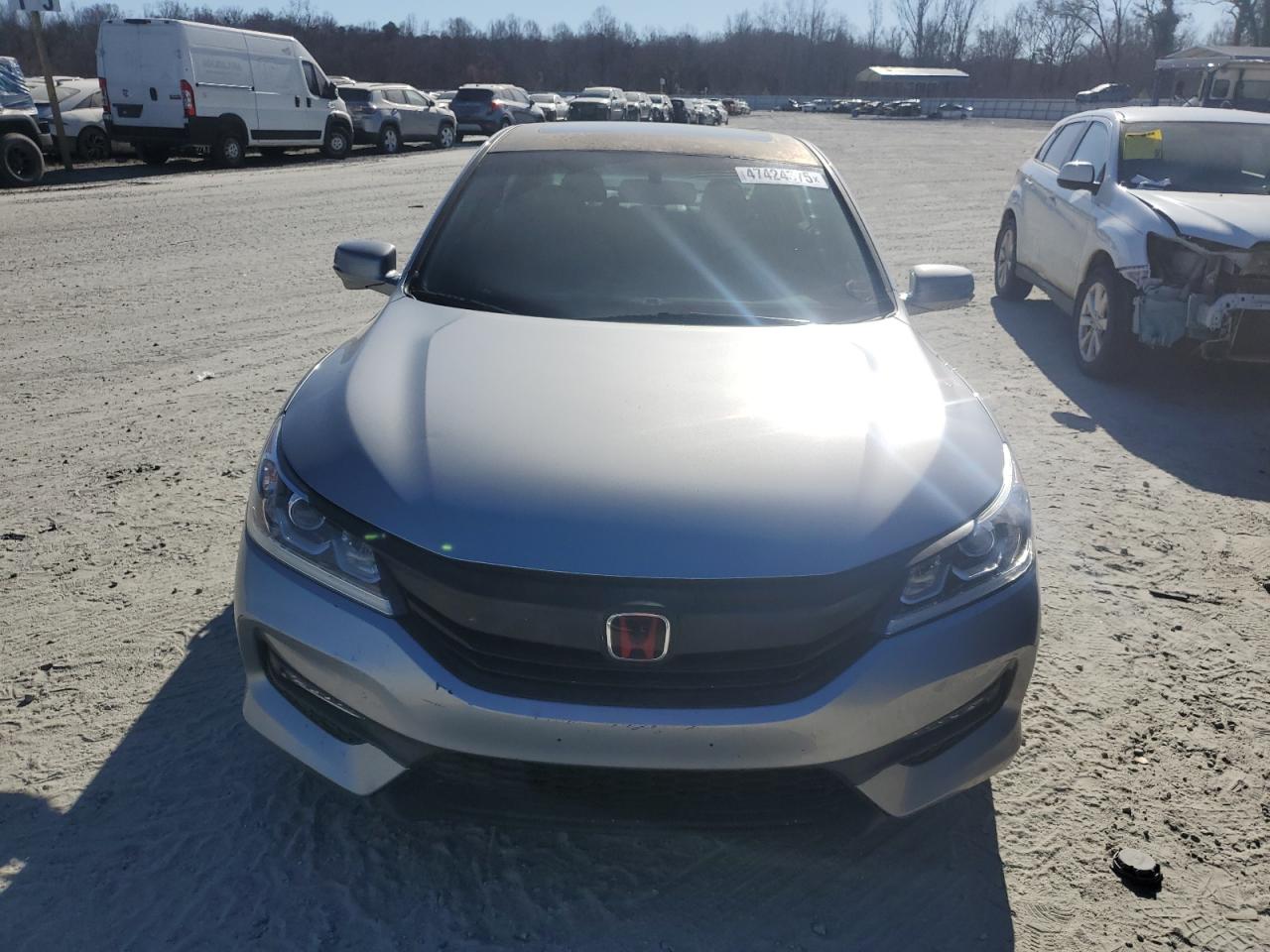 2017 Honda Accord VIN 1HGCR2F83HA240033 Copart auction photo, minor dent/scratches damage thumbnail 5