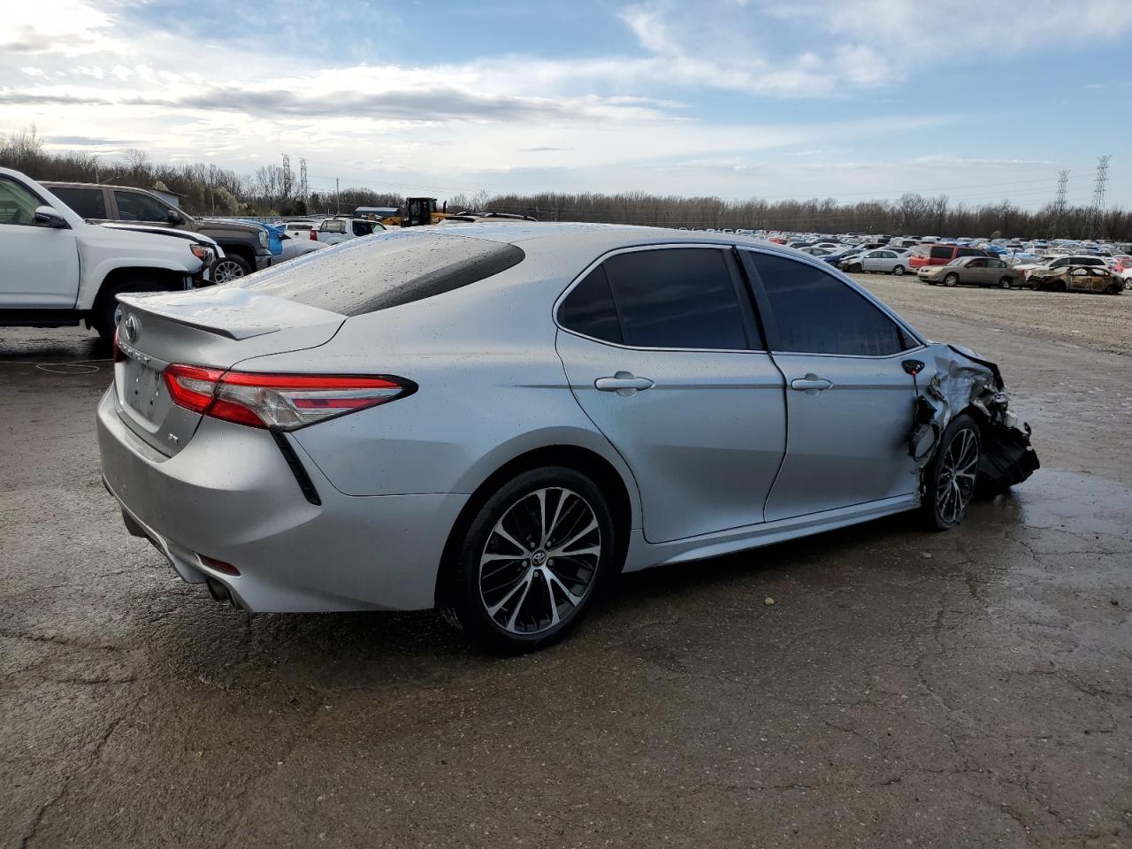 2018 Toyota Camry VIN 4T1B11HK0JU622668 Copart auction photo, front end / side damage thumbnail 3