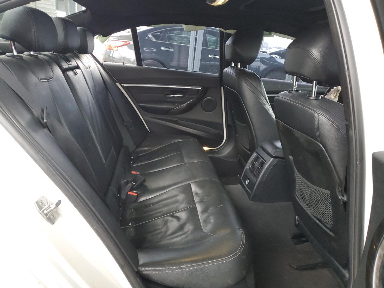 2016 BMW 3er VIN WBA8E9C52GK645499 Copart auction photo, all over damage thumbnail 10