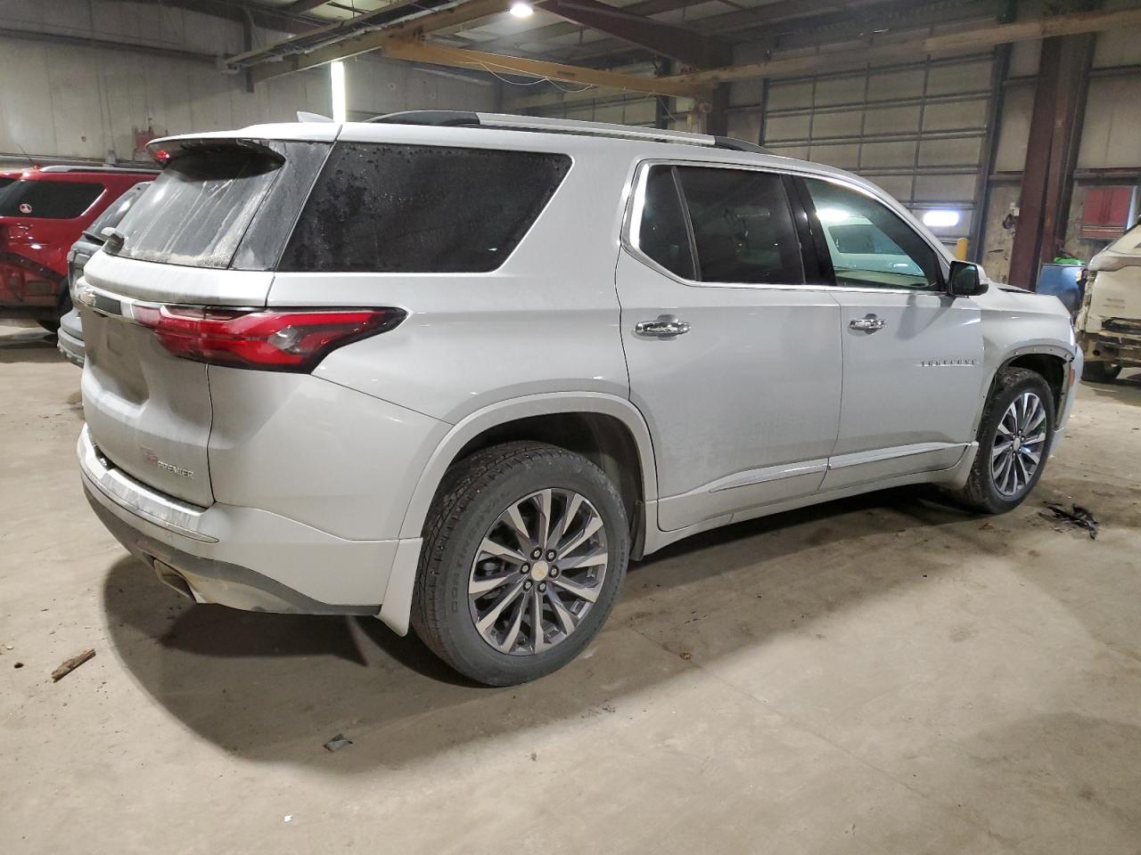 2022 Chevrolet Traverse VIN 1GNEVKKW7NJ157876 Copart auction photo, front end / minor dent/scratches damage thumbnail 3
