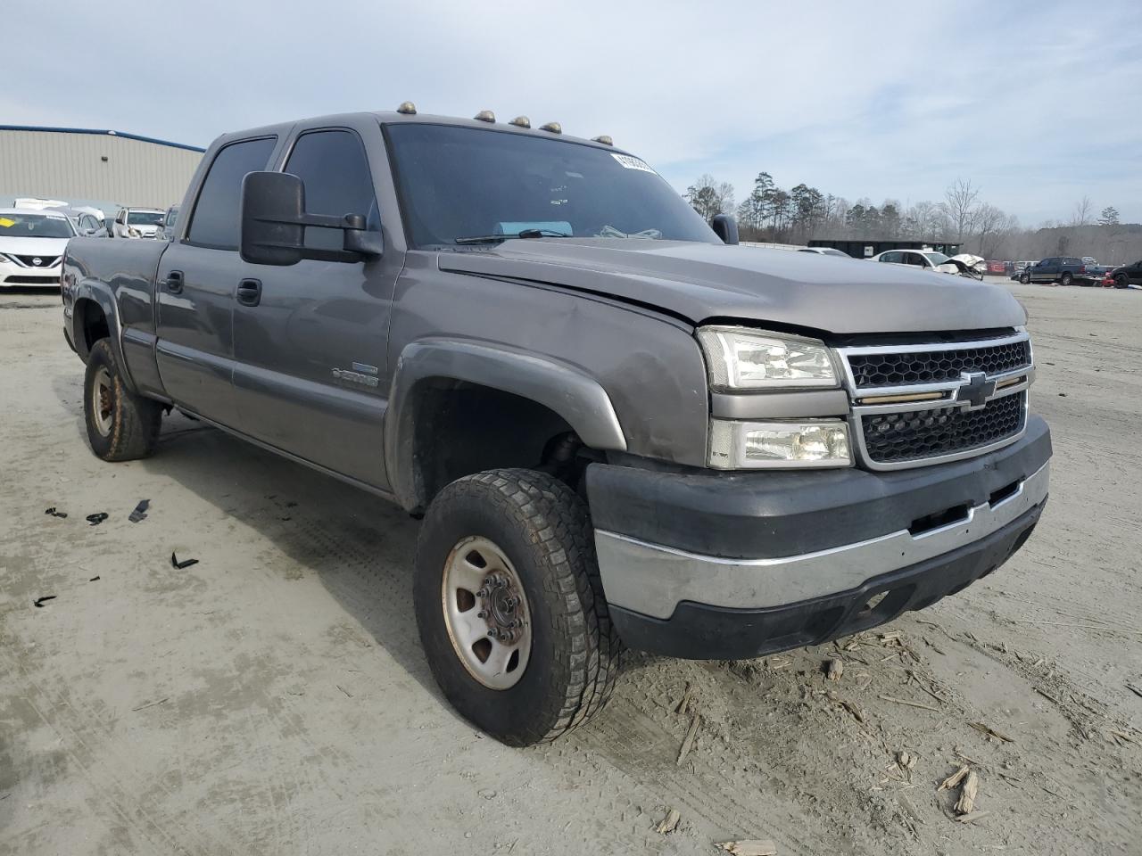 2006 Chevrolet Silverado VIN 1GCHK23D06F141275 Copart auction photo, front end damage thumbnail 4