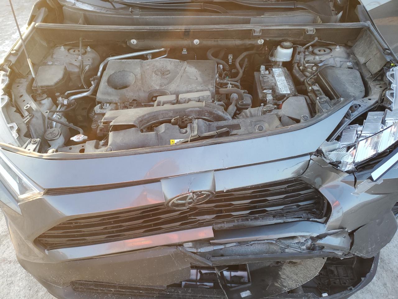 2019 Toyota RAV 4 VIN 2T3P1RFV4KC028631 Copart auction photo, front end / minor dent/scratches damage thumbnail 13