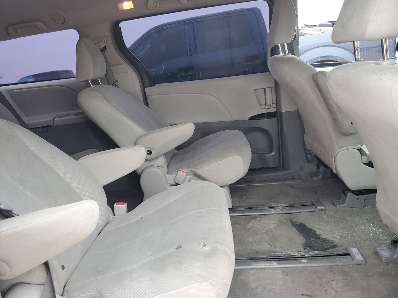 2013 Toyota Sienna VIN 5TDZK3DC5DS369785 Copart auction photo, front end damage thumbnail 11