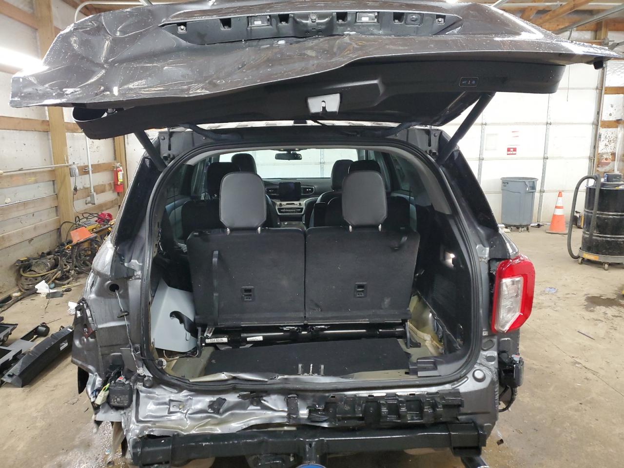 2022 Ford Explorer VIN 1FMSK8DH1NGB43468 Copart auction photo, rear end damage thumbnail 6