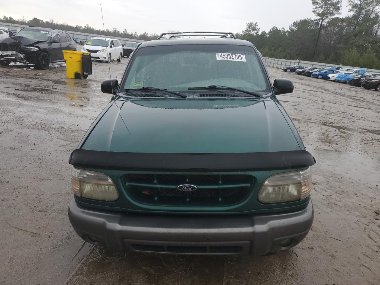 2000 Ford Explorer VIN 1FMDU83PXYZB03135 Copart auction photo, side / rear end damage thumbnail 5