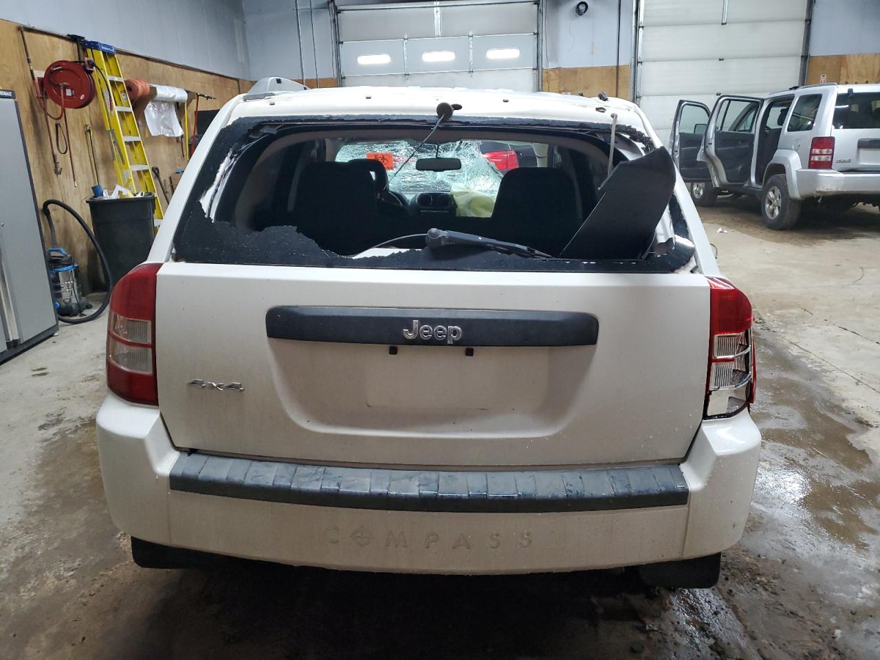 2009 Jeep Compass VIN 1J8FF47B19D137339 Copart auction photo, rollover / undercarriage damage thumbnail 6