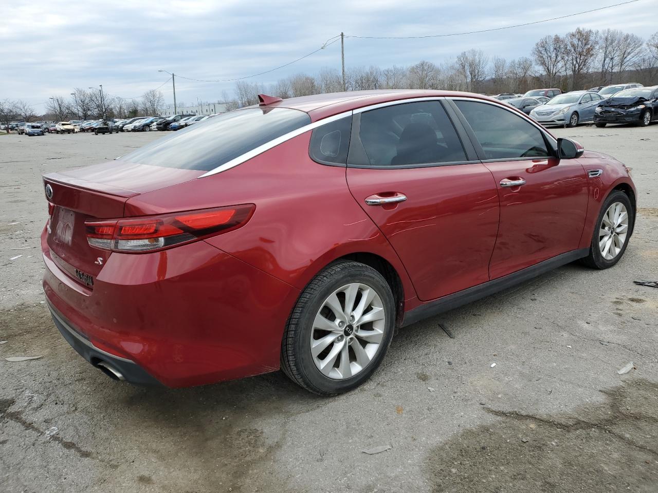 2018 KIA Optima VIN 5XXGT4L34JG205601 Copart auction photo, side / front end damage thumbnail 3