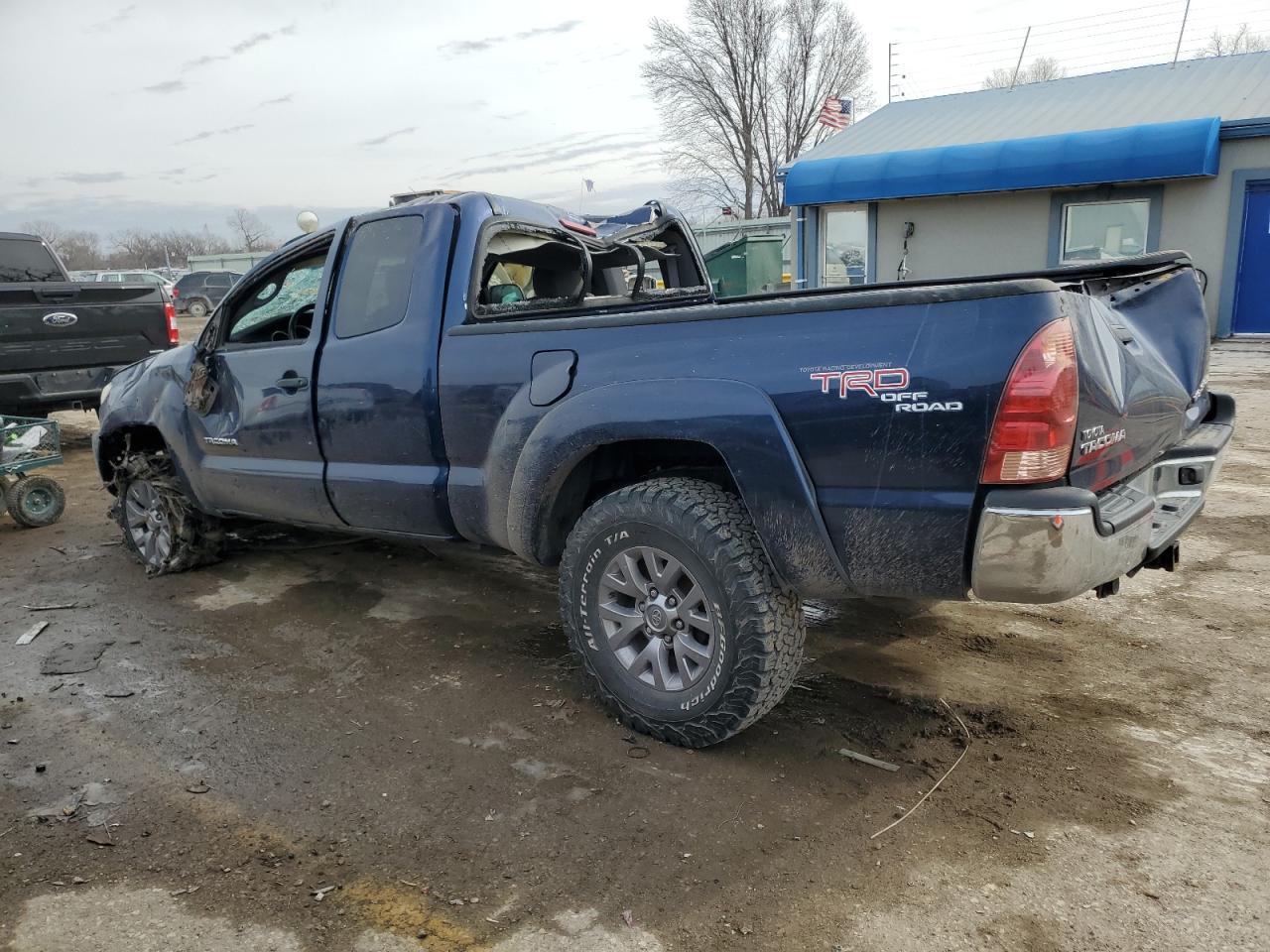 2005 Toyota Tacoma VIN 5TEUU42N75Z069152 Copart auction photo, rollover / mechanical damage thumbnail 2