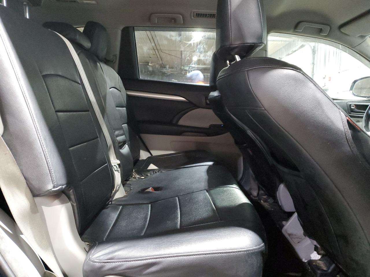 2015 Toyota Highlander VIN 5TDBKRFH2FS085451 Copart auction photo, side / front end damage thumbnail 11