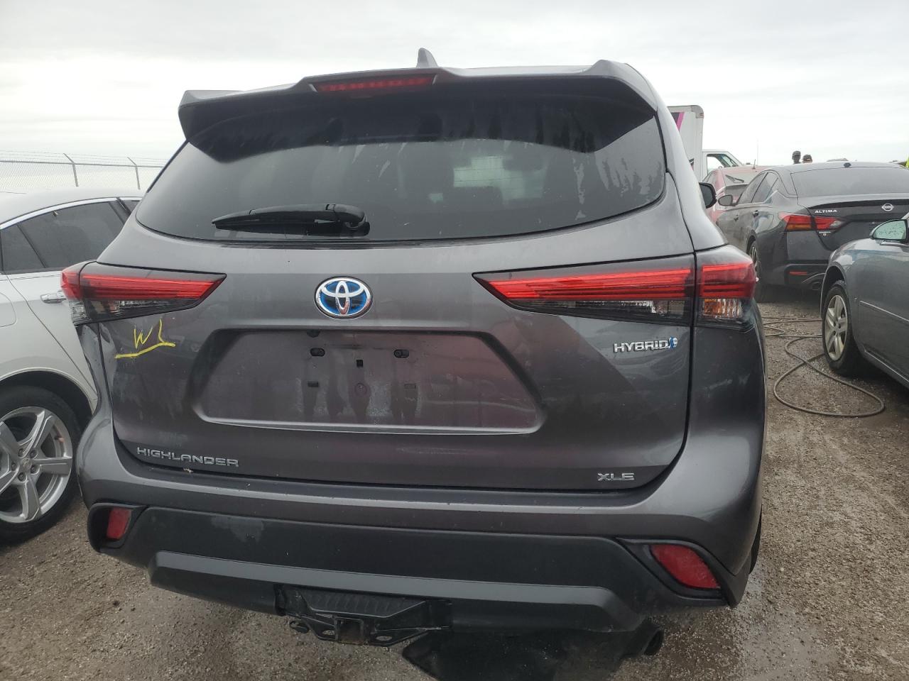 2020 Toyota Highlander VIN 5TDHBRCH3LS510086 Copart auction photo, water/flood / minor dent/scratches damage thumbnail 6
