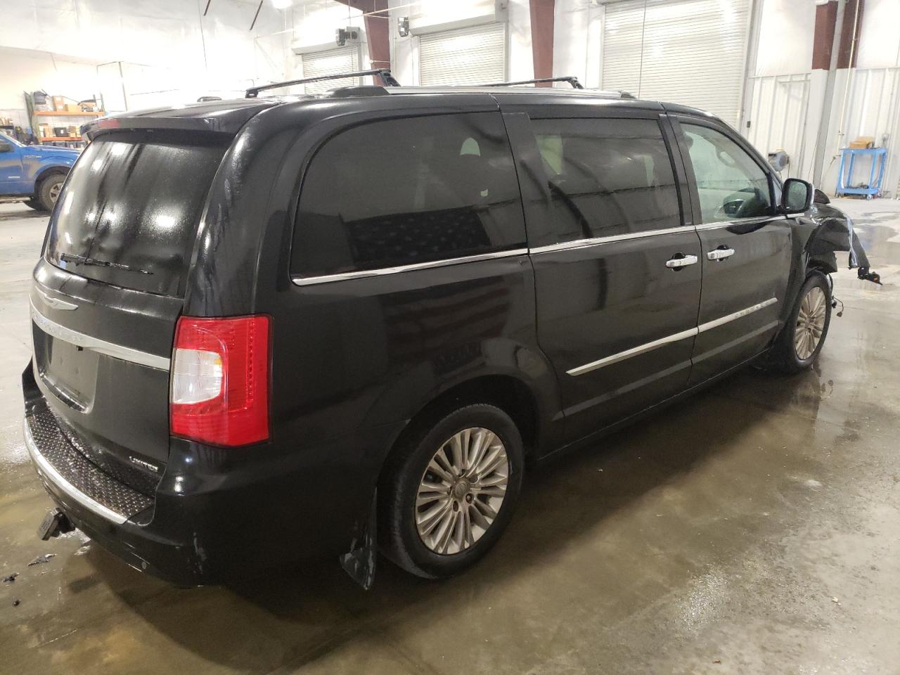 2013 Chrysler Town & Country VIN 2C4RC1GG8DR534480 Copart auction photo, front end damage thumbnail 3