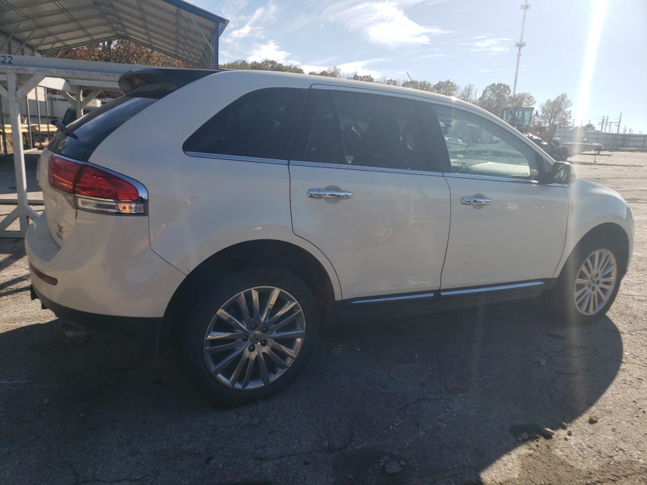 2013 Lincoln MKX VIN 2LMDJ8JK6DBL02894 Copart auction photo, undercarriage / minor dent/scratches damage thumbnail 3