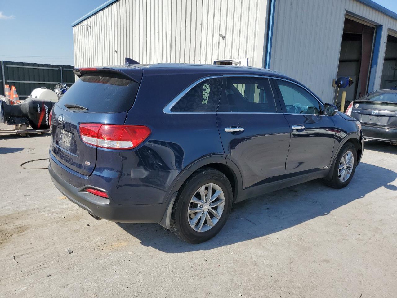 2018 KIA Sorento VIN 5XYPGDA3XJG370104 Copart auction photo, front end damage thumbnail 3