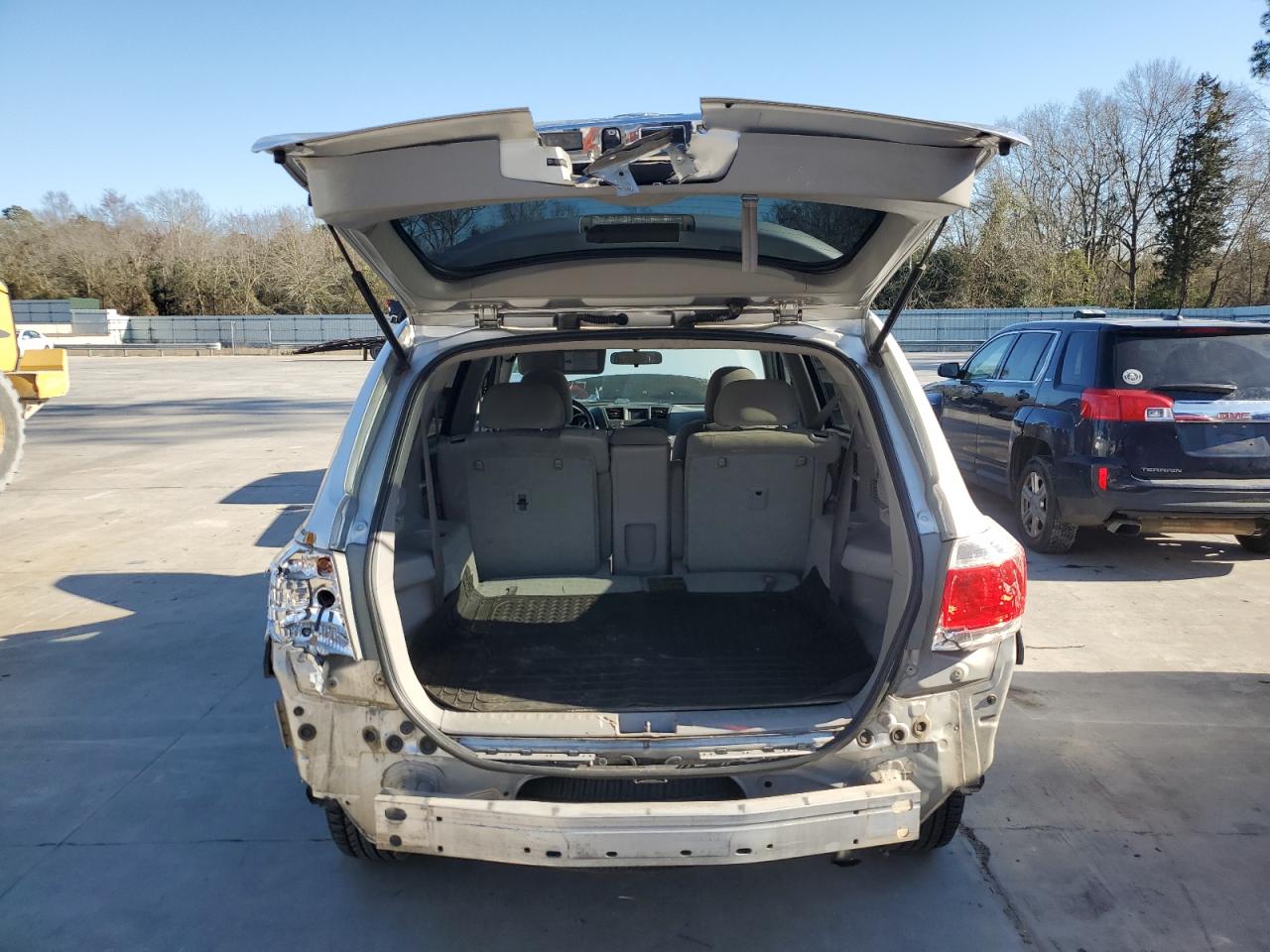 2011 Toyota Highlander VIN 5TDZA3EH8BS011090 Copart auction photo, rear end / front end damage thumbnail 6