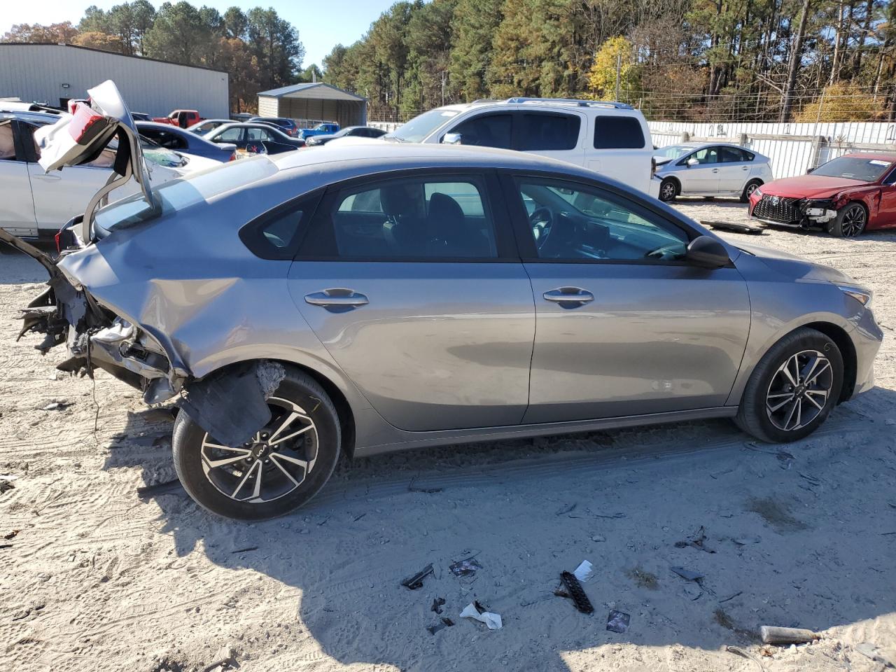 2023 KIA Forte VIN 3KPF24AD0PE615260 Copart auction photo, rear end / minor dent/scratches damage thumbnail 3
