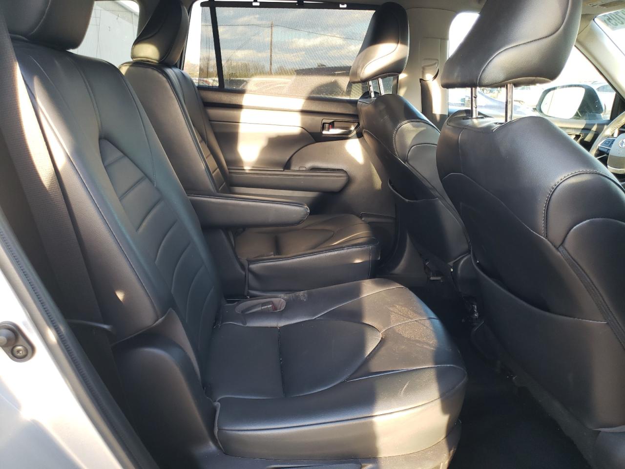 2022 Toyota Highlander VIN 5TDHZRBH5NS181892 Copart auction photo, front end / minor dent/scratches damage thumbnail 11