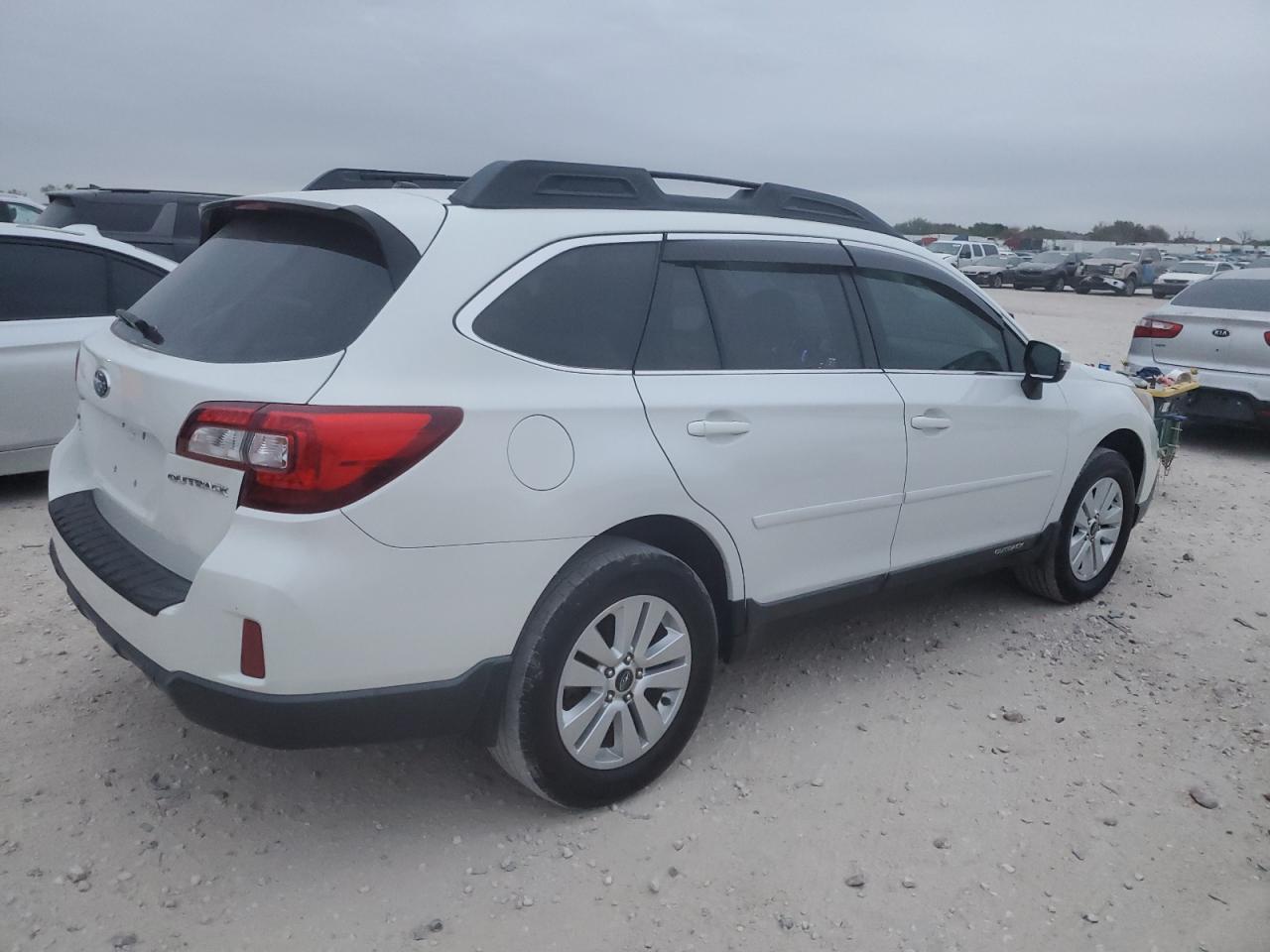 2015 Subaru Outback VIN 4S4BSBHC1F3303420 Copart auction photo, normal wear / minor dent/scratches damage thumbnail 3