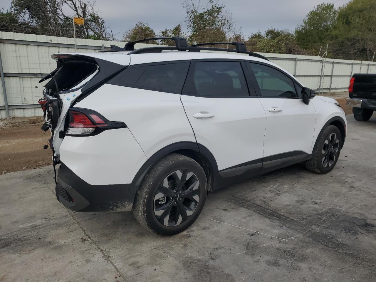 2024 KIA Sportage VIN 5XYK6CDF0RG230328 Copart auction photo, rear end / minor dent/scratches damage thumbnail 3