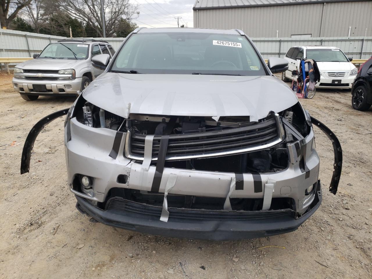 2015 Toyota Highlander VIN 5TDDKRFH0FS147213 Copart auction photo, front end / side damage thumbnail 5