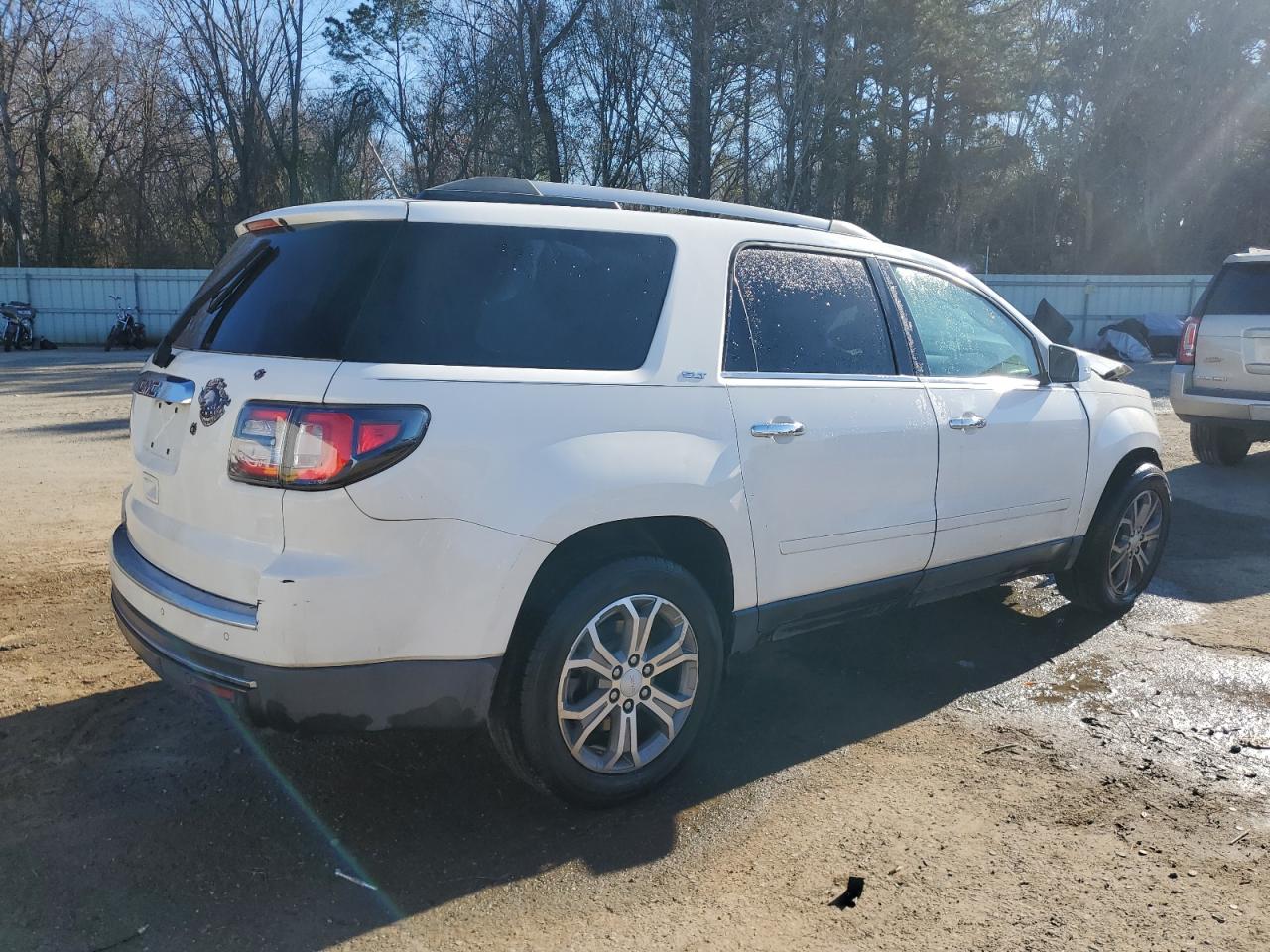 2015 GMC Acadia VIN 1GKKRRKD1FJ302245 Copart auction photo, front end damage thumbnail 3