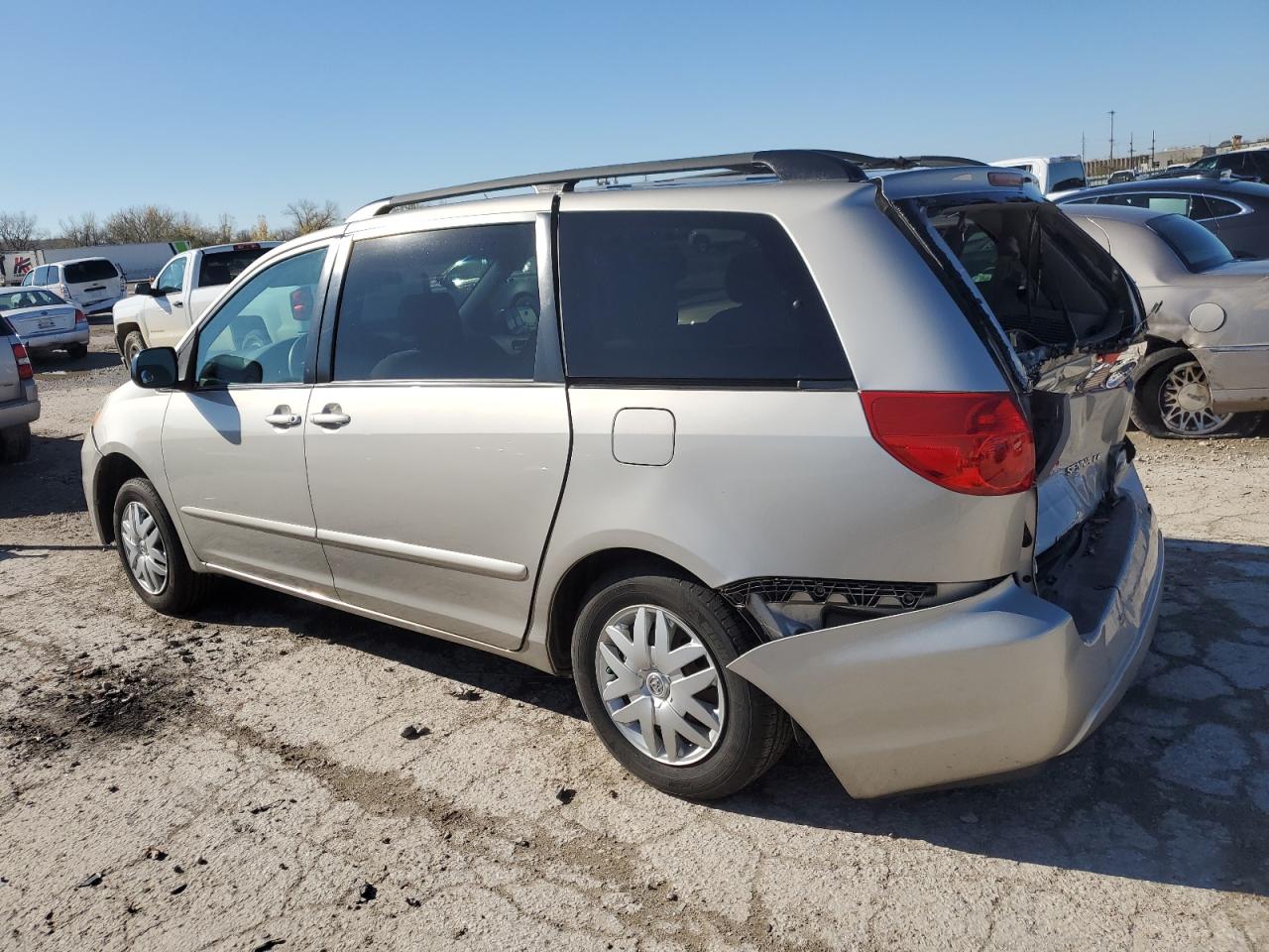 2006 Toyota Sienna VIN 5TDZA23C06S586114 Copart auction photo, rear end damage thumbnail 2