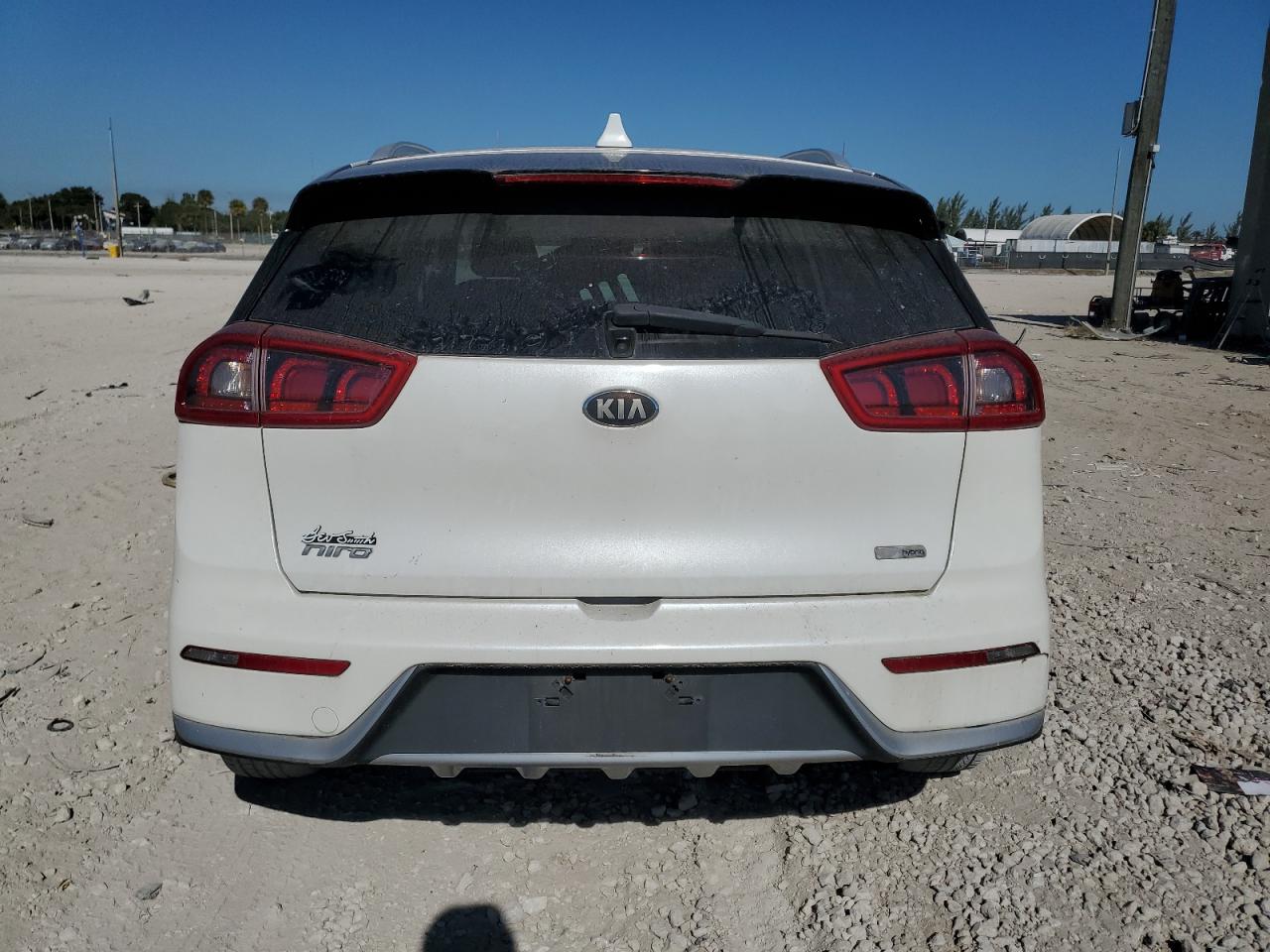2017 KIA Niro VIN KNDCB3LC4H5074423 Copart auction photo, normal wear / minor dent/scratches damage thumbnail 6