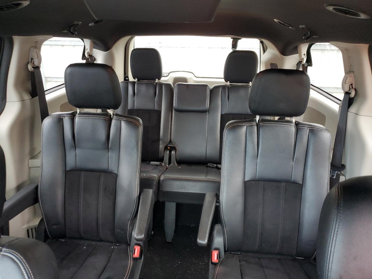 2018 Dodge Caravan VIN 2C4RDGCG3JR300801 Copart auction photo, side / front end damage thumbnail 10