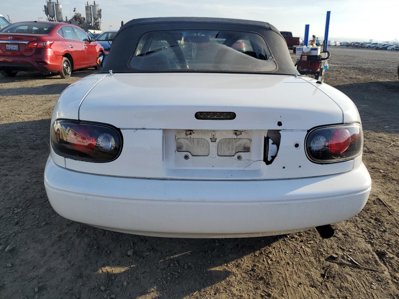 1992 Mazda MX-5 VIN JM1NA3513N0308566 Copart auction photo, side / rear end damage thumbnail 6